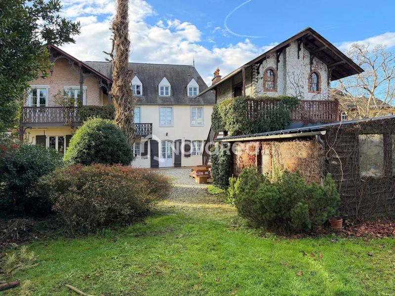 Maison - 265 m² - 10 pièces