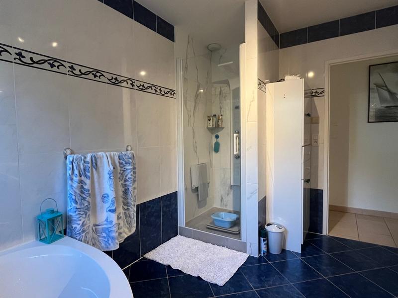 Maison contemporaine - 267 m² - 10 pièces