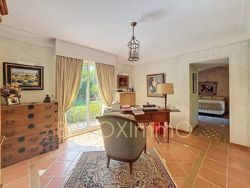 Villa - 372 m² - 9 pièces