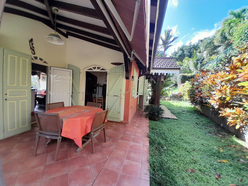 Maison - 240 m² - 9 pièces