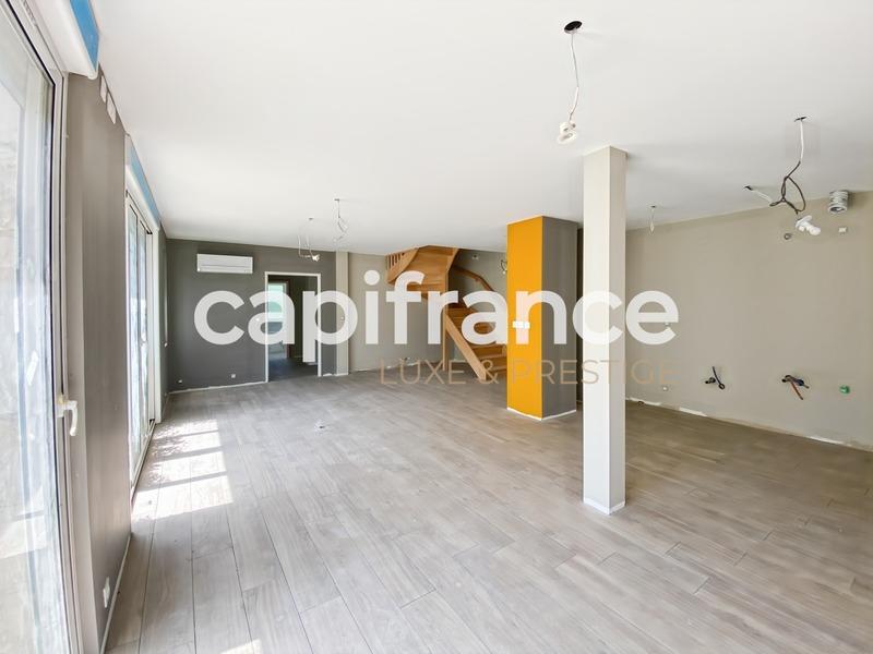 Propriété - 288 m² - 17 pièces