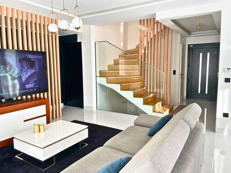 Maison - 185 m² - 8 pièces