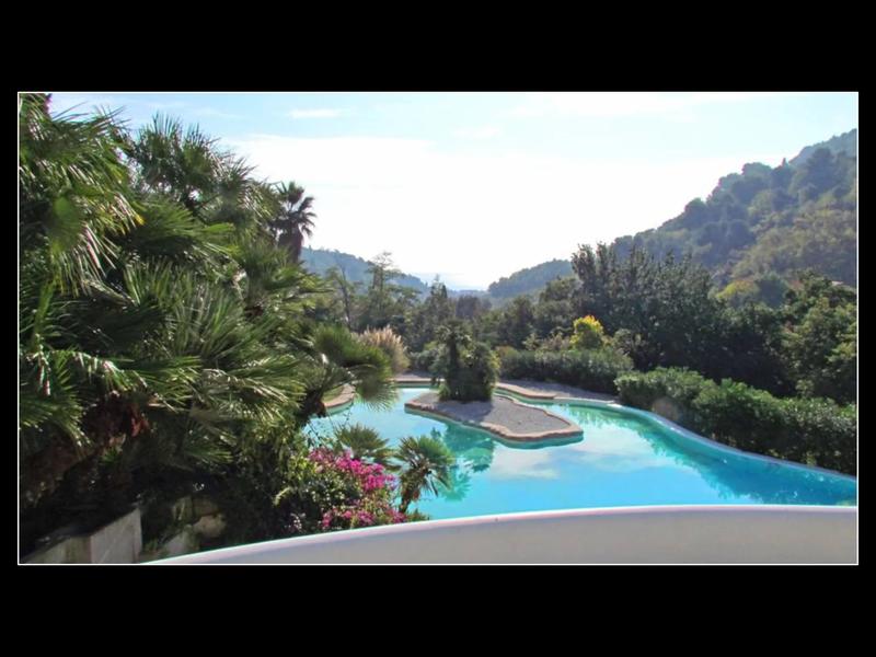 Propriété - 856 m² - 24 pièces