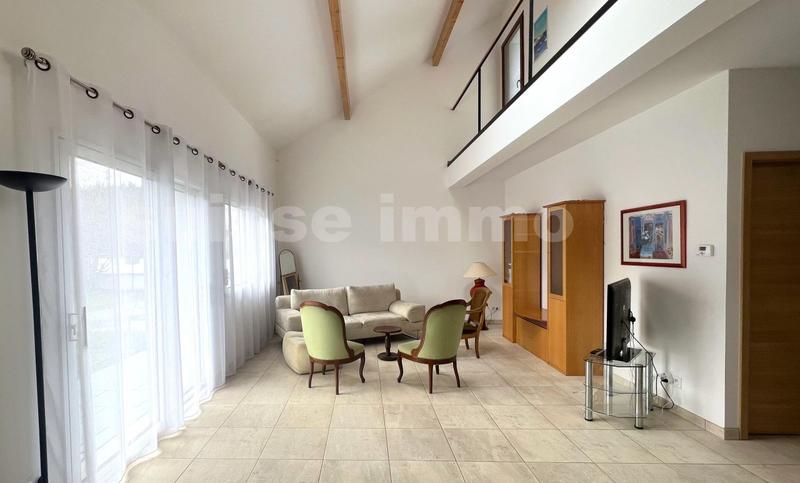 Maison - 275 m² - 9 pièces