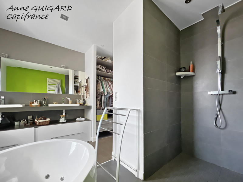 Maison - 194 m² - 6 pièces