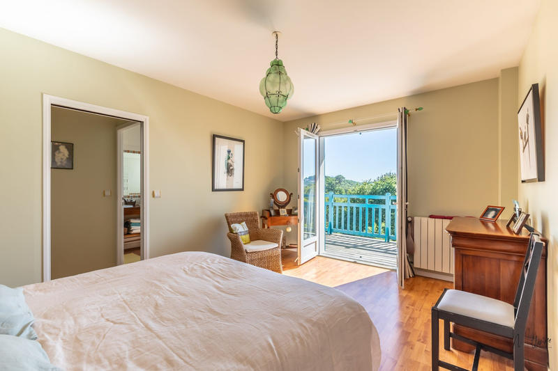 Maison - 196 m² - 7 pièces