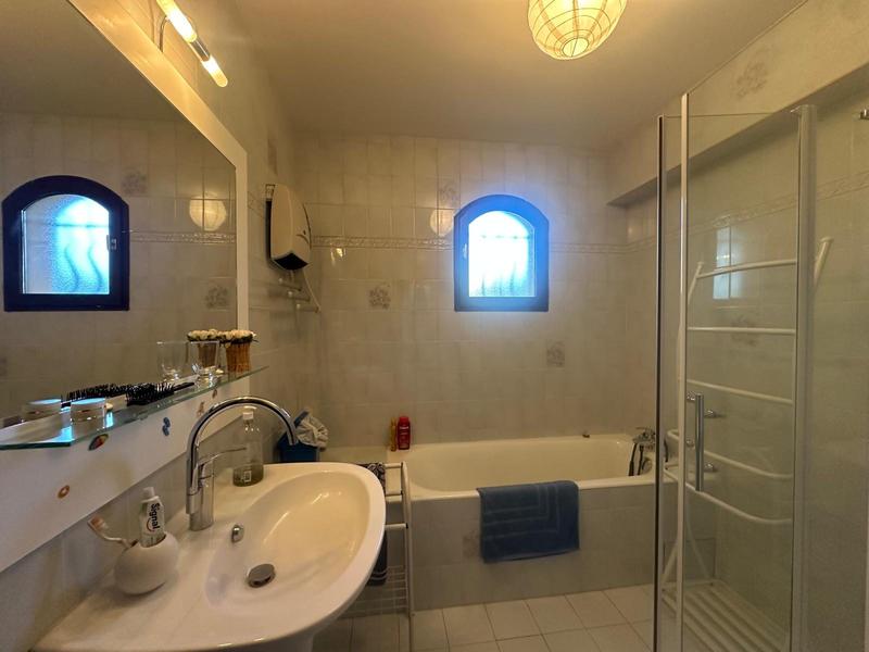 Maison traditionnelle - 268 m² - 9 pièces