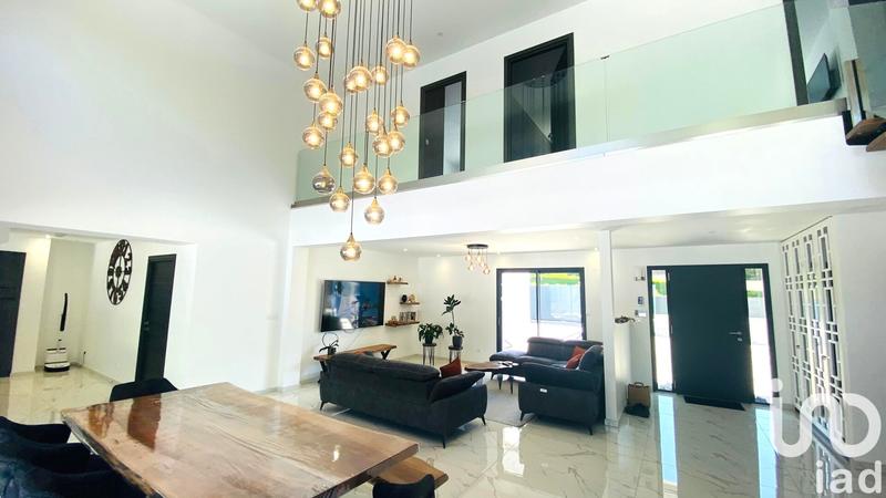 Maison - 190 m² - 8 pièces