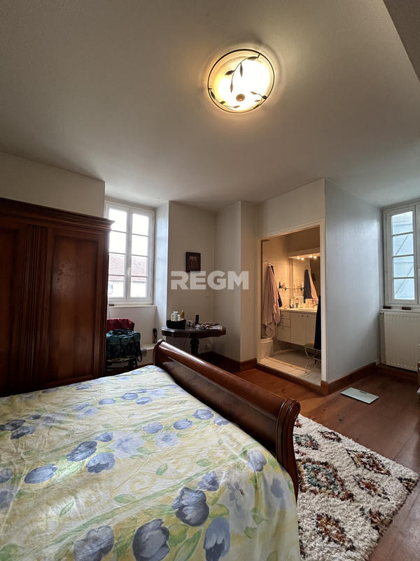 Propriété - 330 m² - 14 pièces