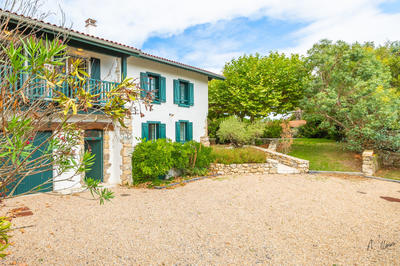 Maison - 240 m² - 8 pièces