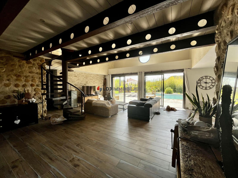 Maison - 210 m² - 5 pièces