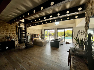 Maison - 210 m² - 5 pièces