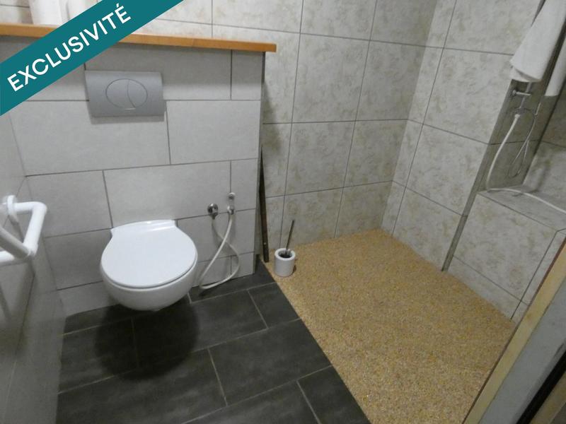 Local commercial - 2 200 m² - 8 pièces