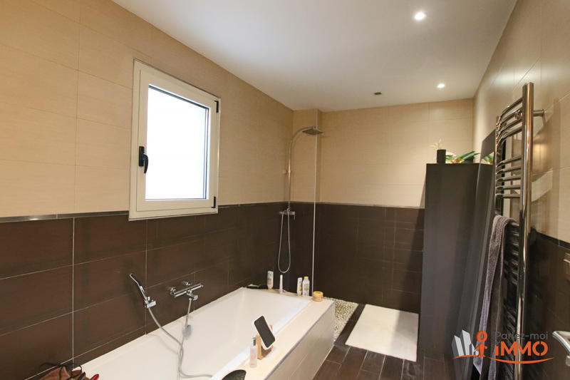 Maison - 200 m² - 6 pièces