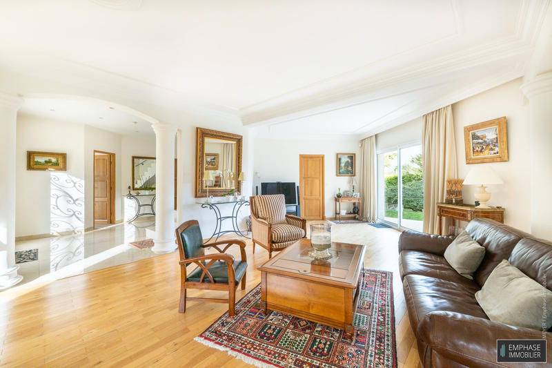 Maison contemporaine - 258 m² - 6 pièces