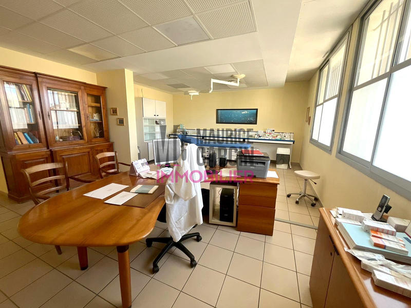 Bureau - 201 m² - 7 pièces