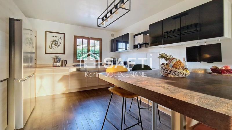 Maison - 215 m² - 7 pièces