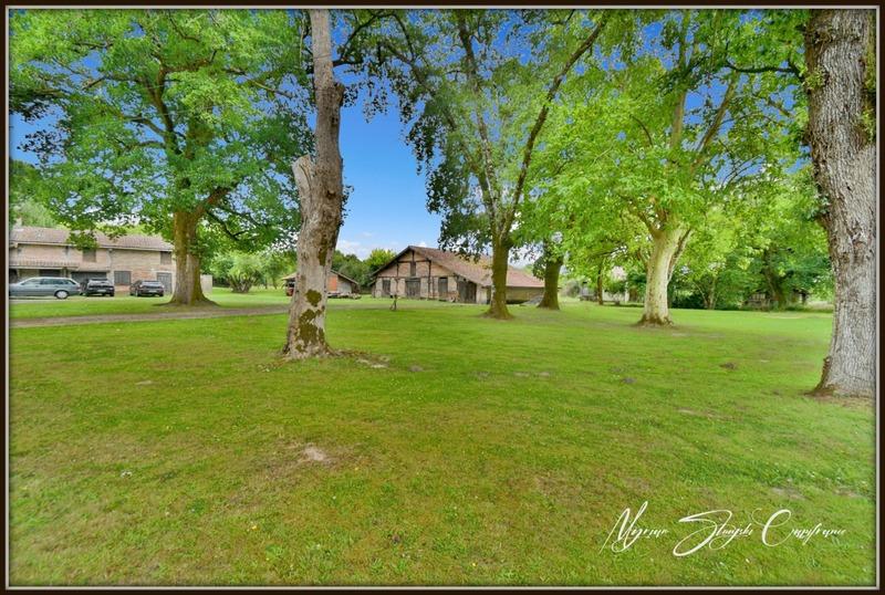 Maison de maîtres - 450 m² - 11 pièces