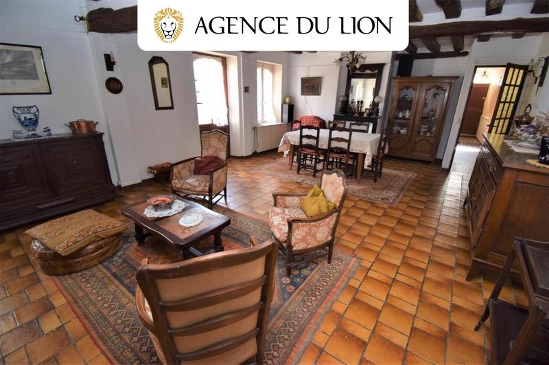 Maison - 219 m² - 7 pièces