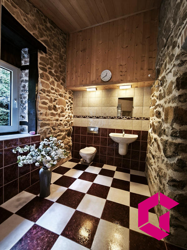 Maison - 283 m² - 15 pièces