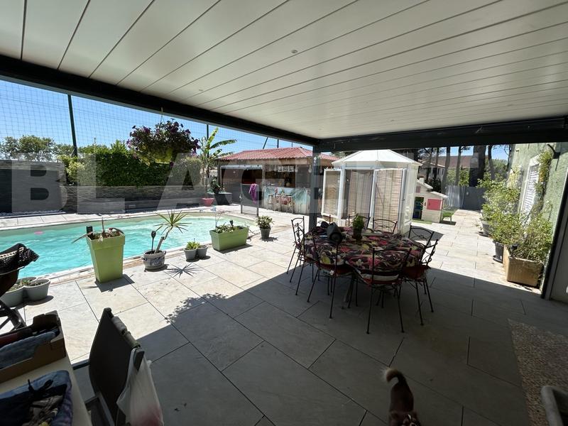 Villa - 250 m² - 8 pièces