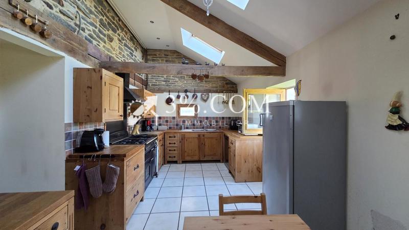 Maison en pierre - 202 m² - 9 pièces