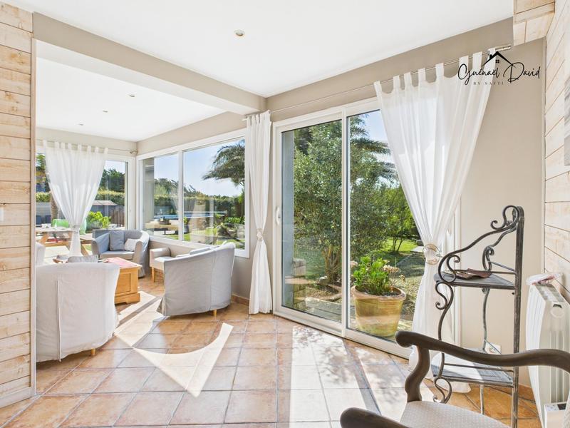 Villa - 214 m² - 9 pièces