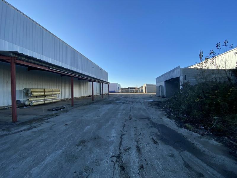 Local d'activité / Entrepôt - 3 150 m²