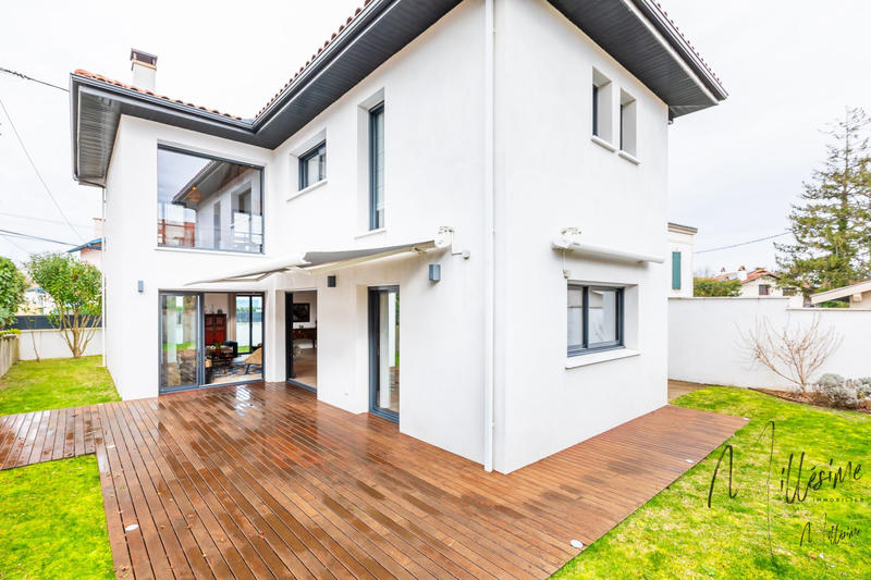 Maison - 140 m² - 5 pièces