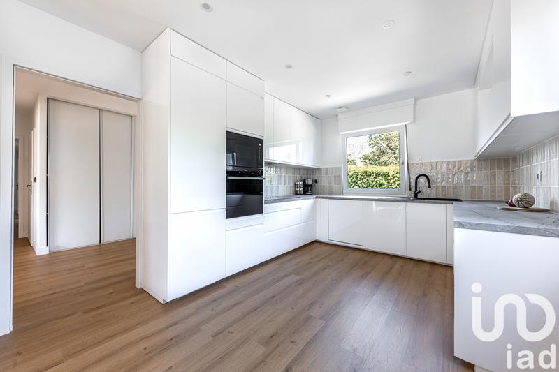 Maison - 290 m² - 9 pièces