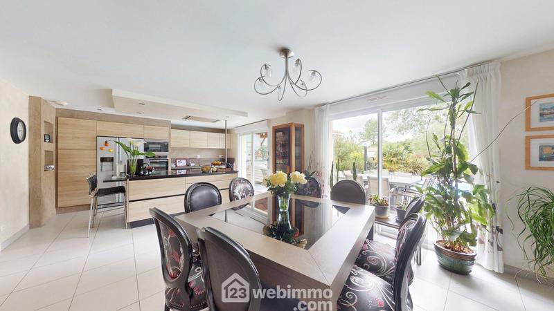 Maison - 169 m² - 7 pièces