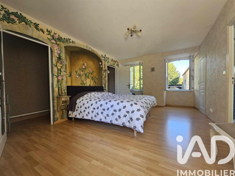 Maison - 277 m² - 6 pièces