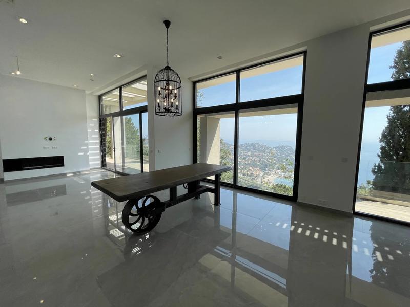 Villa - 1 475 m² - 9 pièces