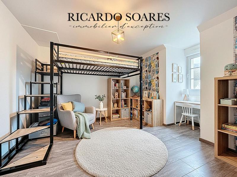 Maison - 235 m² - 7 pièces