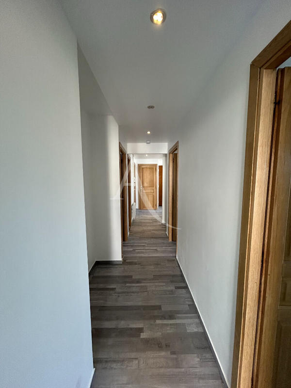 Appartement - 99 m² - 5 pièces