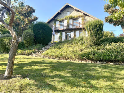 Maison - 297 m² - 10 pièces