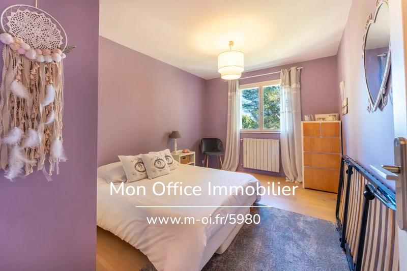 Propriété - 250 m² - 7 pièces