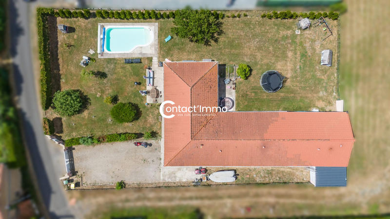 Maison - 202 m² - 9 pièces