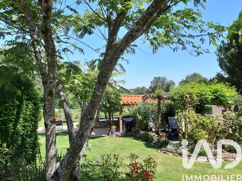 Maison - 366 m² - 10 pièces