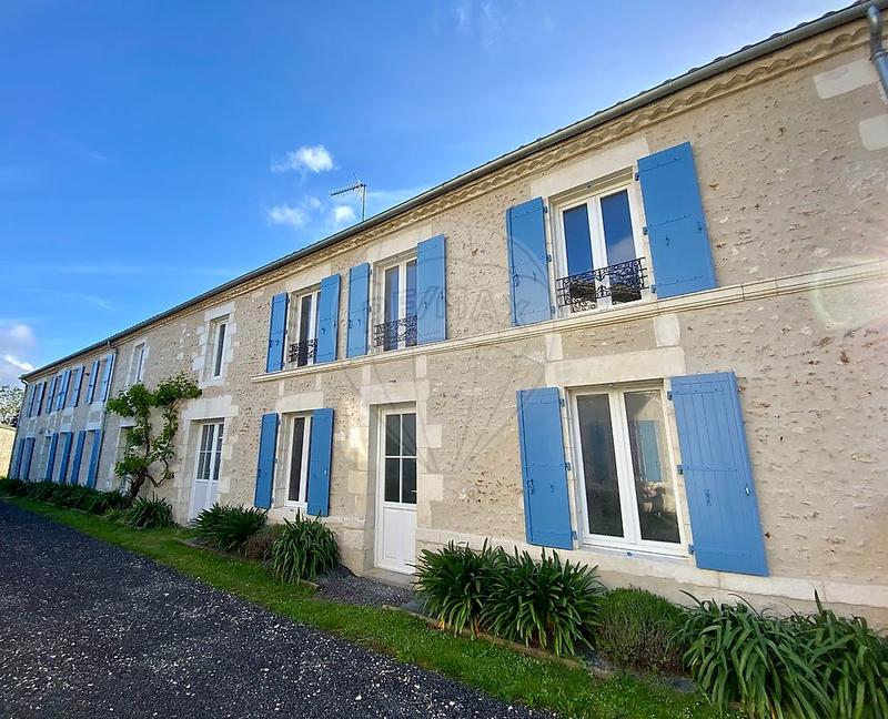 Longère - 430 m² - 5 pièces