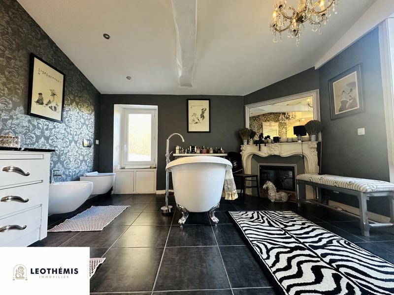 Maison - 362 m² - 14 pièces