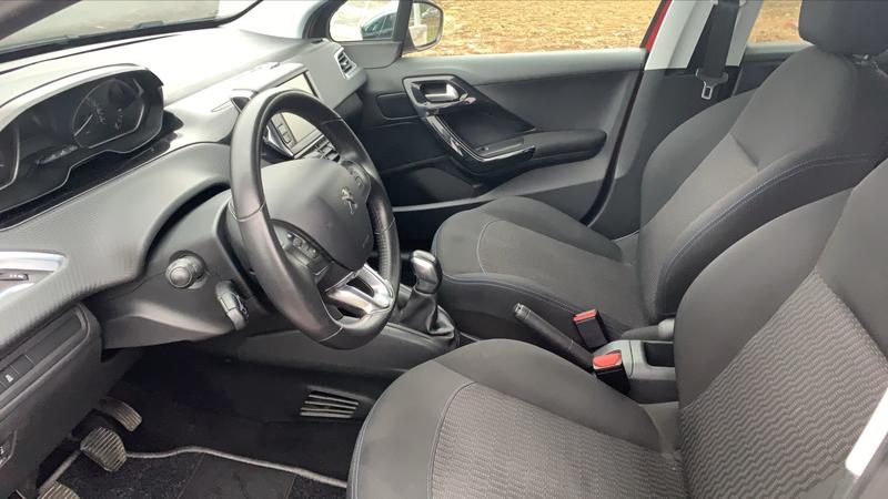 Peugeot 208 I 1.2 PureTech 82 Style - 5 places