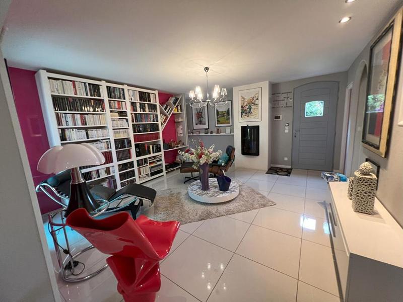 Maison - 270 m² - 12 pièces