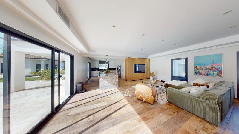 Villa - 286 m² - 11 pièces