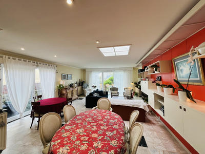 Maison - 202 m² - 10 pièces