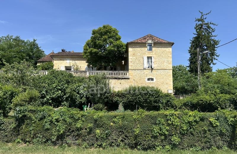 Maison - 466 m² - 17 pièces