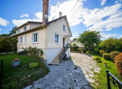 Maison traditionnelle - 160 m² - 6 pièces