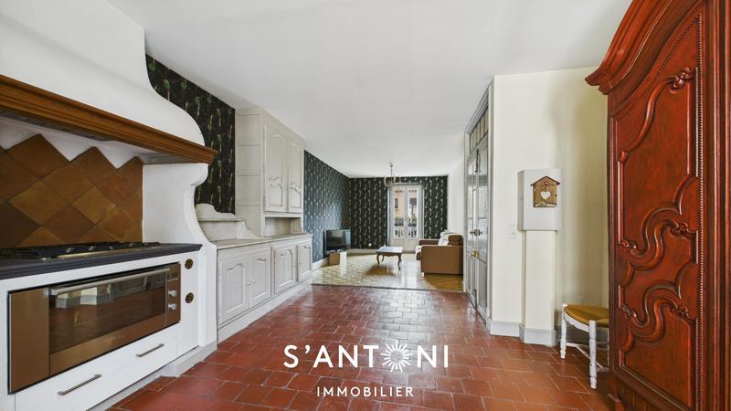 Maison - 270 m² - 7 pièces