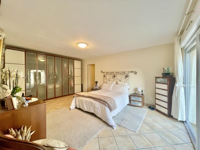 Villa - 166 m² - 9 pièces