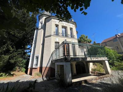 Demeure - 162 m² - 10 pièces